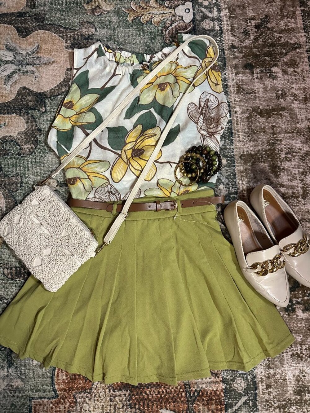 NWT Elizabeth & Nicole green pleated skirt with belt size Petite M